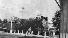 H10s-103-Frt-Central-Islip-c1930.jpg (55994 bytes)